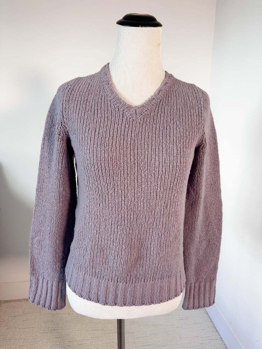 ZANONE Wool/Cashmere Size 42 (US 4) Purple V-Neck Sweater Premium Luxury Classic